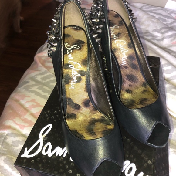 Shoes - Picture 4 of 4